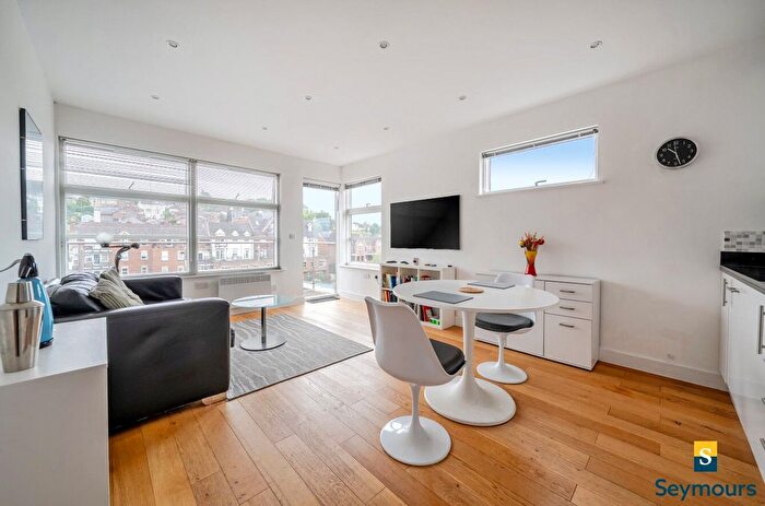 1 Bedroom Flat For Sale In Guildford, Surrey, GU1