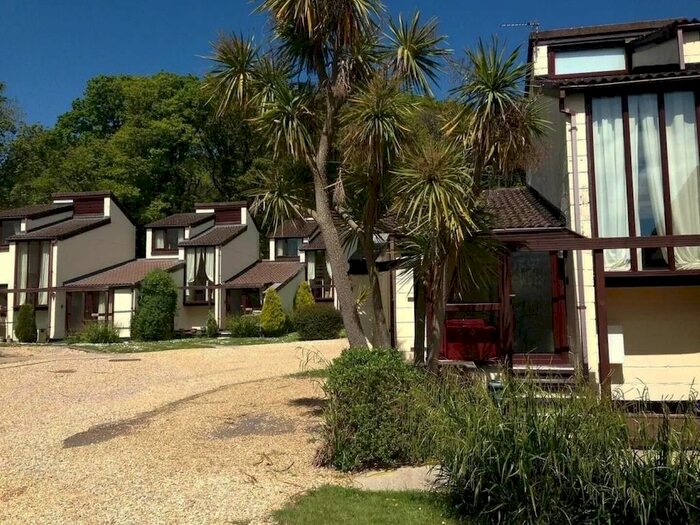 Houses for sale & to rent in PO33 4JW, New Road, Wootton Bridge Ryde