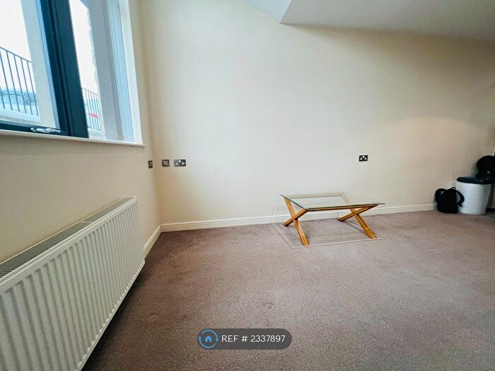 1 Bedroom Flat To Rent In Richardshaw Lane, Pudsey, LS28