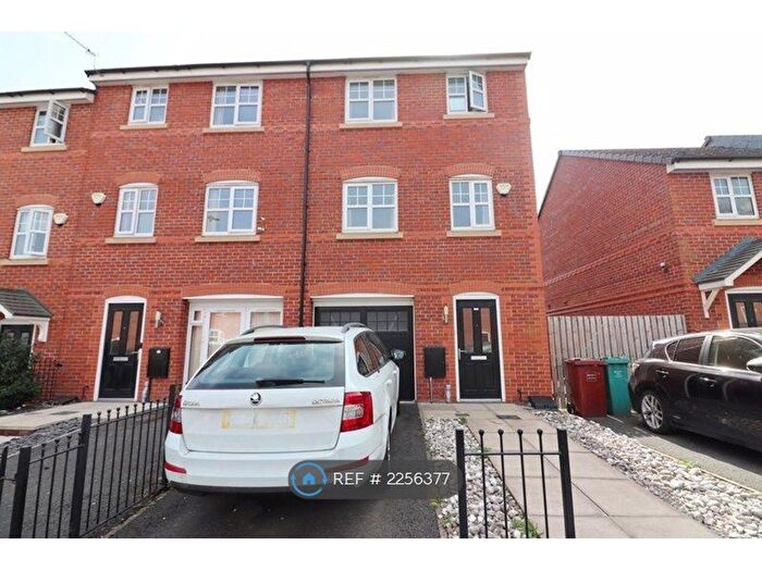 4 Bedroom Semi-Detached House To Rent In Celia Street, Manchester, M8