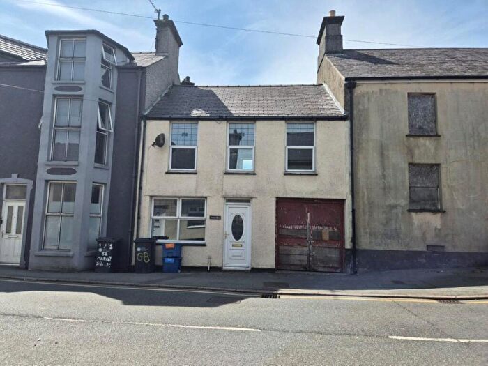 3 Bedroom Terraced House For Sale In George Bach, Llanerchymedd, Anglesey, LL71
