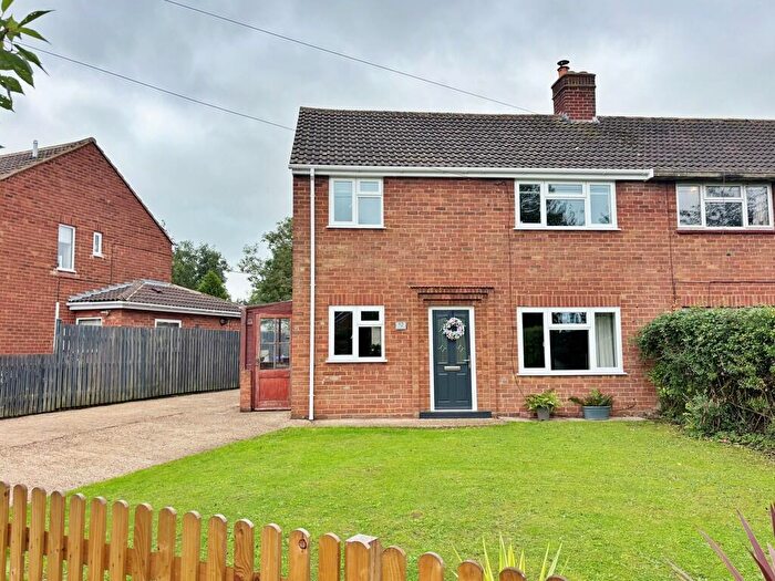 3 Bedroom Semi-Detached House For Sale In The Horsepool, Lilbourne, Rugby, CV23