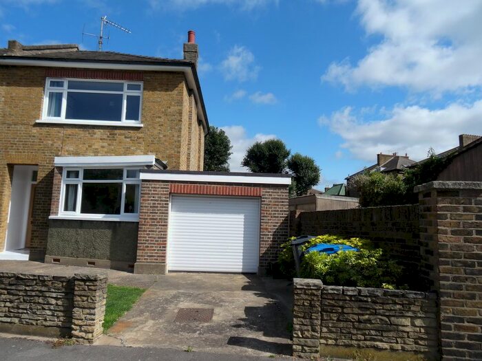 4 Bedroom Semi-Detached House To Rent In Grange Road, Kingston Upon Thames, KT1