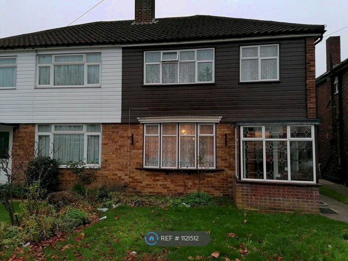 3 Bedroom Semi-Detached House To Rent In London, London EN3
