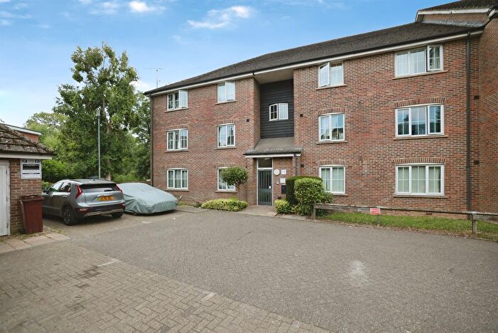 2 Bedroom Flat For Sale In Waterside, Chesham, HP5