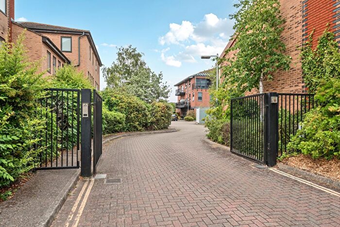 2 Bedroom Flat For Sale In Grosvenor Court, Hipley Street, Old Woking, GU22