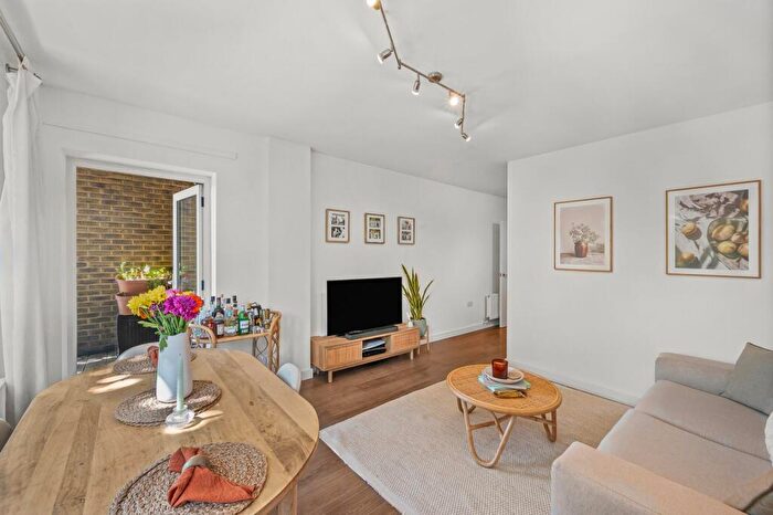 2 Bedroom Flat To Rent In Dreadnought Court, Lower Road, SE8