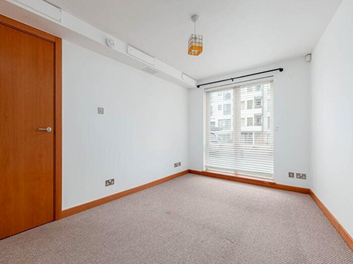 2 Bedroom Flat To Rent In Coburg Street, Leith, Edinburgh, EH6