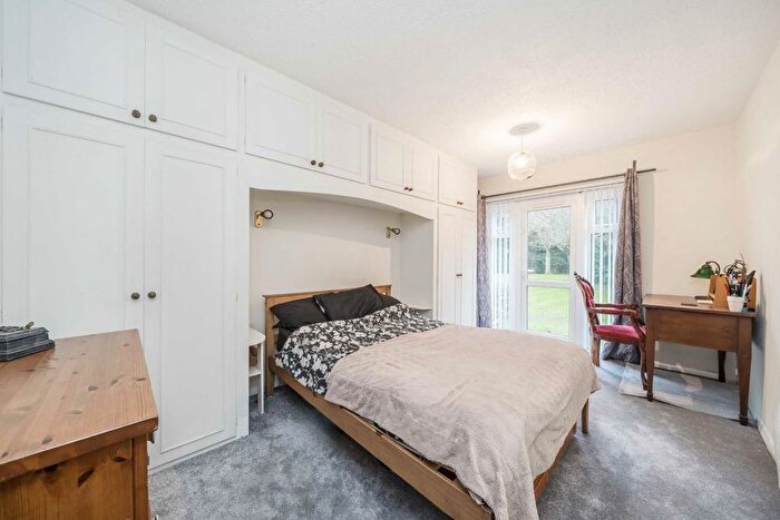 2 Bedroom Flat For Sale In Waldegrave Park, Twickenham, TW1
