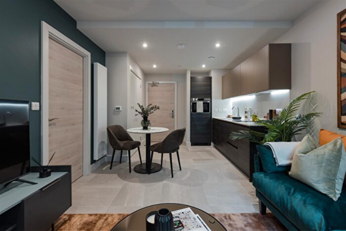 2 Bedroom Apartment To Rent In Quarry Hill, Leeds, LS2