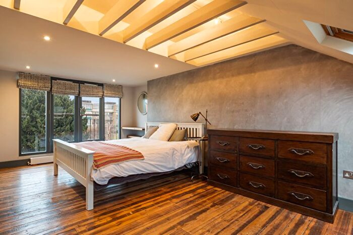 4 Bedroom Semi-Detached House To Rent In Bramston Road, Kensal Green, London, NW10