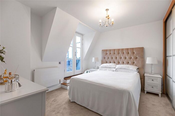 1 Bedroom Flat To Rent In Ham Common, Richmond, TW10