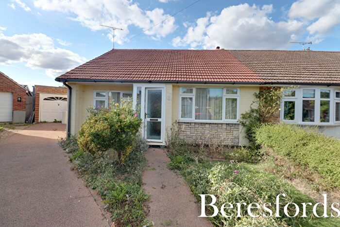 2 Bedroom Bungalow For Sale In Arnolds Close, Hutton, CM13