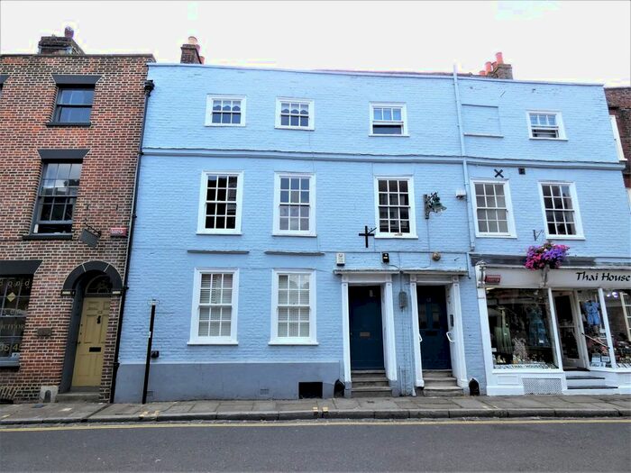 1 Bedroom Flat To Rent In Burgate, Canterbury, CT1