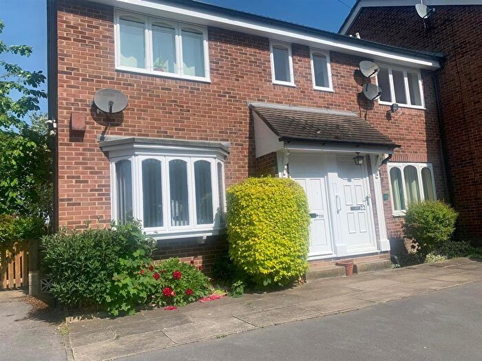 2 Bedroom Flat To Rent In Preston Parade, Leeds, LS11