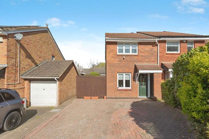 2 Bedroom End Of Terrace House For Sale In Doveney Close, Orpington, BR5
