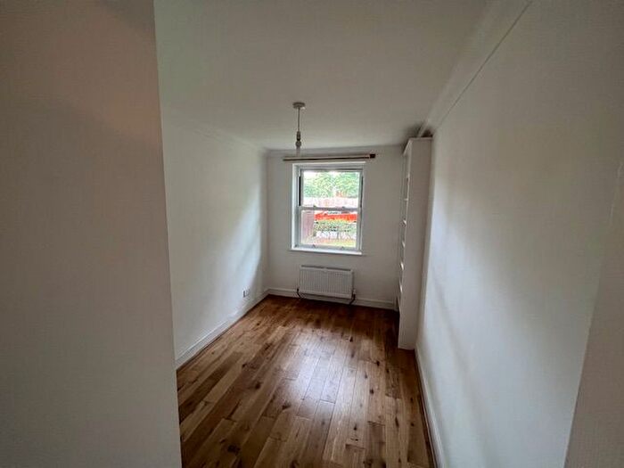2 Bedroom Flat To Rent In Croxted Road, London, SE21