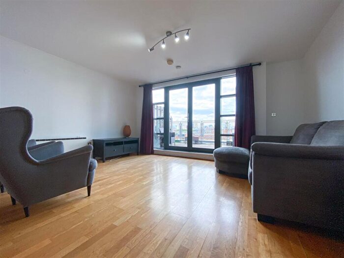 3 Bedroom Apartment To Rent In City Gate, Blantyre Street, Castlefield, M15
