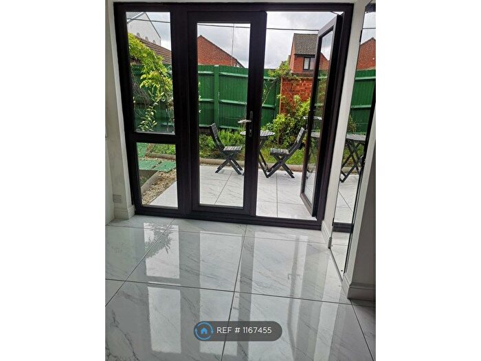 1 Bedroom Semi Detached House To Rent In Tiller Road, London, E14
