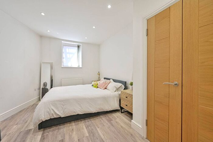 1 Bedroom Flat To Rent In Broomhill Road, Wandsworth Town, London, SW18
