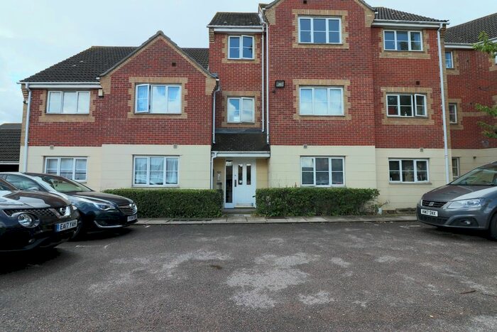 2 Bedroom Flat To Rent In Lennox Close, Grays, RM16