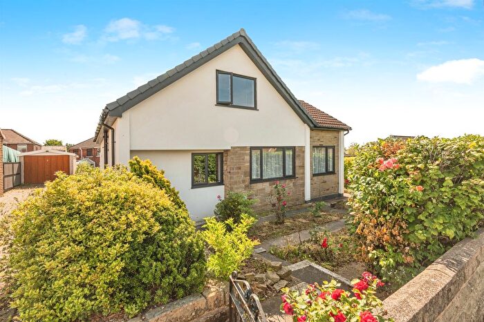 3 Bedroom Detached House For Sale In Redhill Crescent, Tingley, Wakefield, WF3