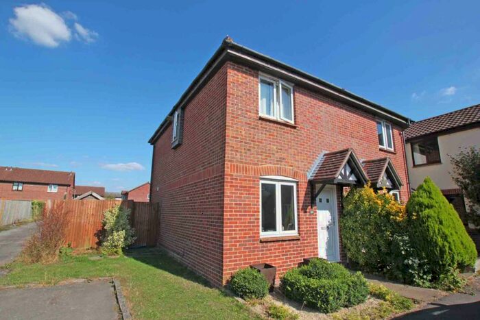 2 Bedroom Semi-Detached House To Rent In Nene Grove, Didcot, OX11