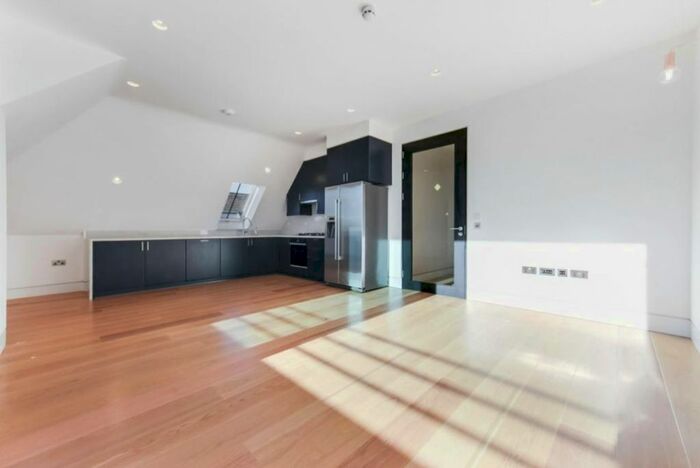 2 Bedroom Flat To Rent In Elm Avenue, Ealing Common, London, W5