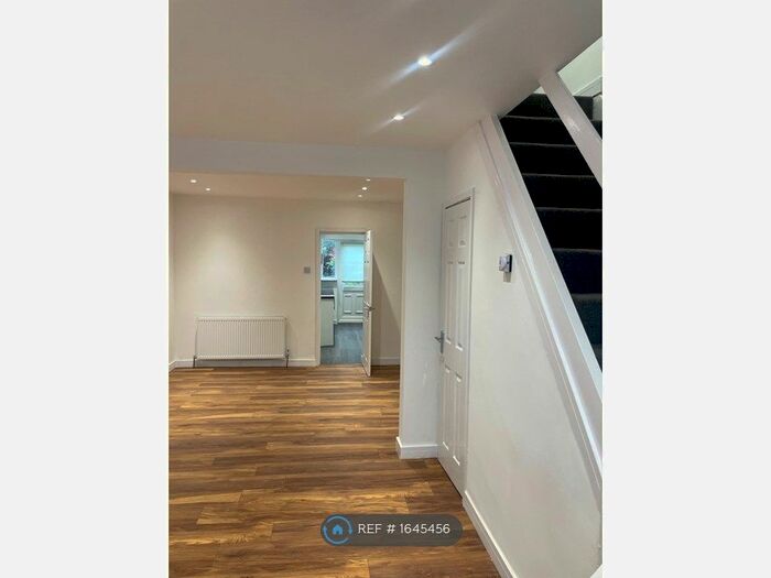 3 Bedroom Terraced House To Rent In Crescent Avenue, Grays, RM17