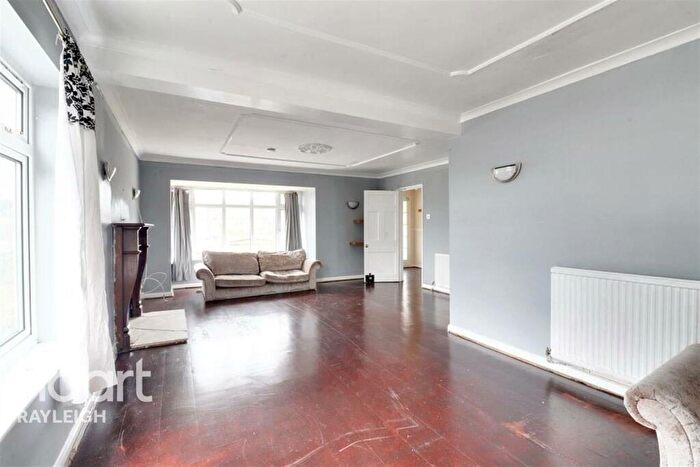 5 Bedroom Detached House To Rent In Link Road, Canvey Island, SS8