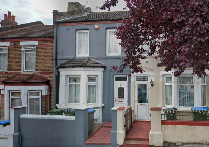3 Bedroom Terraced House To Rent In Ingledew Road, London, SE18