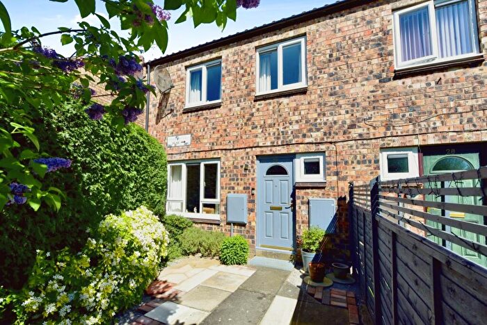 3 Bedroom End Of Terrace House For Sale In Raseby Avenue, Waterthorpe, Sheffield, South Yorkshire, S20