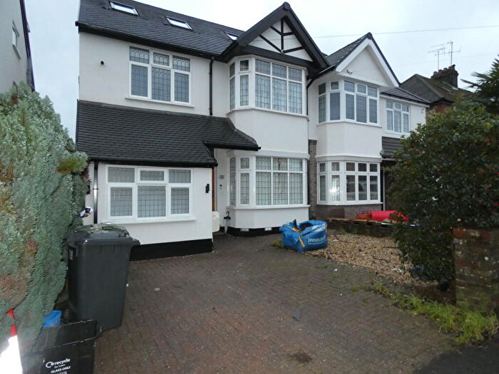 3 Bedroom House To Rent In Fountains Road, Luton, LU3