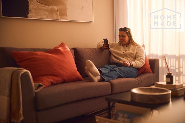 3 Bedroom Apartment To Rent In The Blossoms, CR0