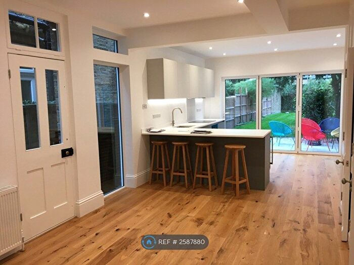 4 Bedroom Detached House To Rent In Avenue Road, Kingston Upon Thames, KT1