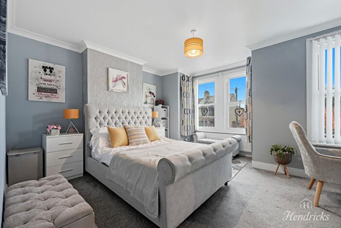 3 Bedroom End Terrace House For Sale In High Street, Southend-On-Sea, SS3