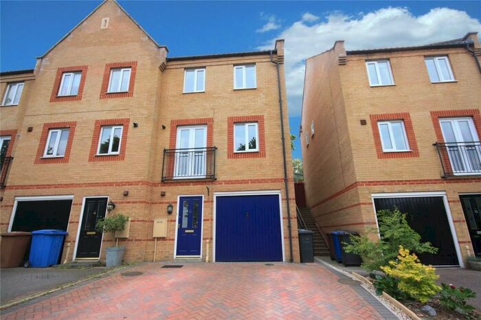 3 Bedroom Semi-Detached House To Rent In Barleyhayes Close, Ipswich, Suffolk, IP2