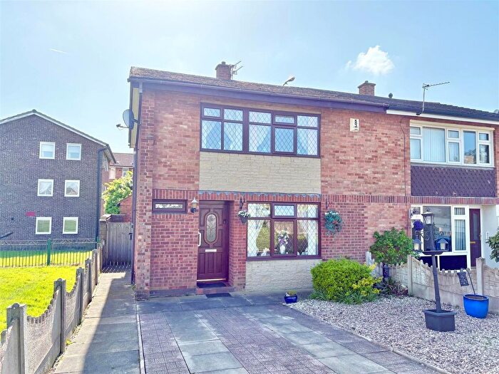 3 Bedroom Semi Detached House For Sale In Norfolk Close, Hindley, Wigan, WN2
