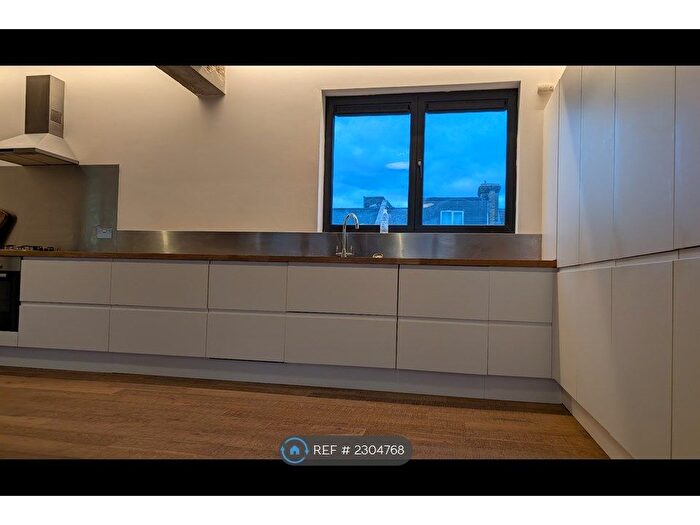 4 Bedroom Flat To Rent In Old Road, London, SE13