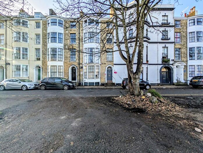 1 Bedroom Flat For Sale In Bedford Row, Worthing, BN11