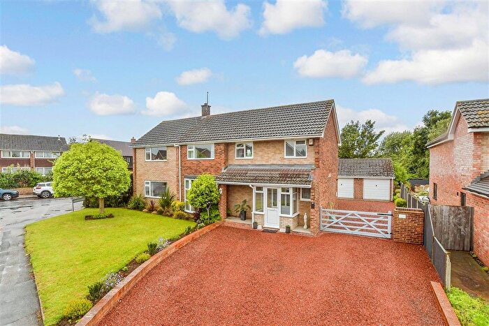 4 Bedroom Detached House For Sale In Manwood Close, Sittingbourne, Kent, ME10