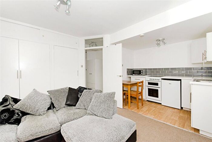 1 Bedroom Flat To Rent In Drummer Lodge, Kinloch Street, N7