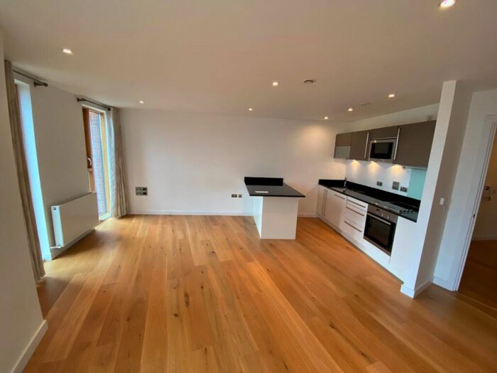 Apartment To Rent In Candle House Wharf Approach Leeds, LS1
