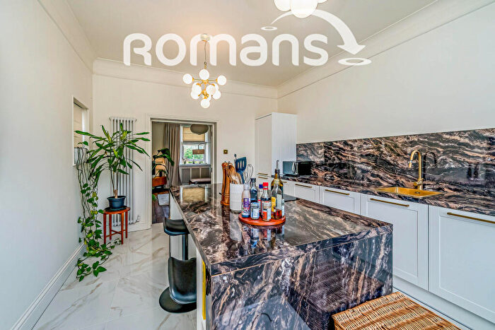 2 Bedroom Flat To Rent In Ray Park Avenue, Maidenhead, SL6