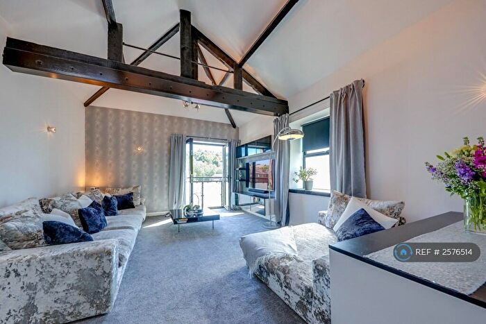 4 Bedroom Semi-Detached House To Rent In Waterfoot, Rossendale, BB4