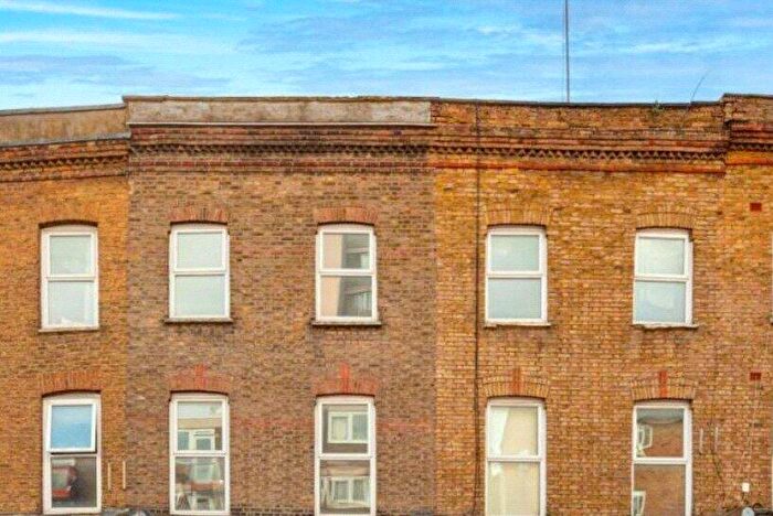 5 Bedroom Apartment To Rent In Belsize Park, London, NW5