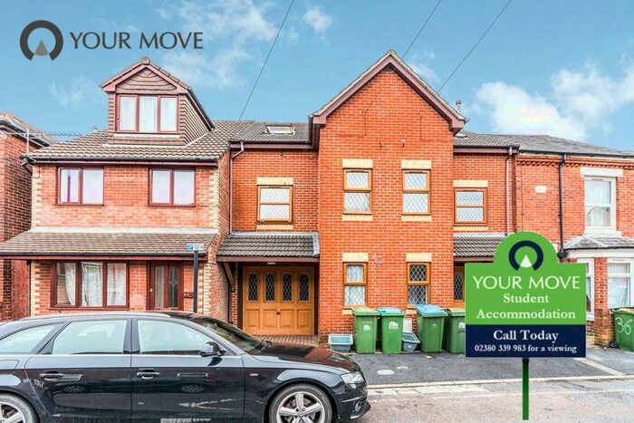 3 Bedroom Terraced House To Rent In Castle Street, Southampton, Hampshire, SO14