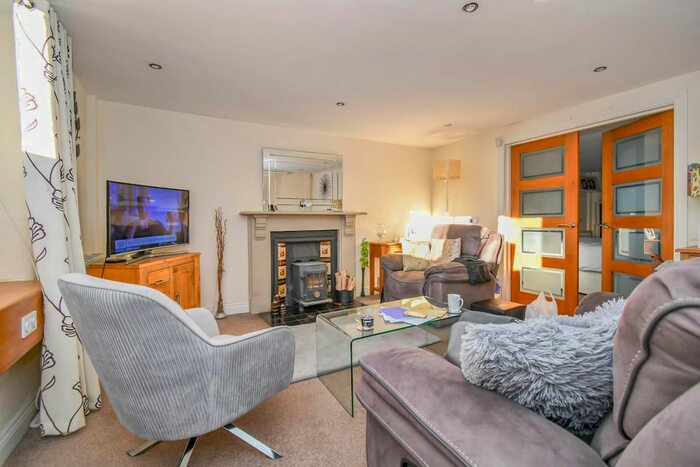 1 Bedroom Flat To Rent In Garden Flat Kirk Lane, Yeadon, Leeds, LS19