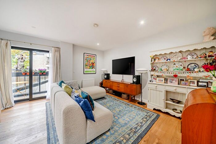 3 Bedroom Flat For Sale In Grove Vale, London, SE22