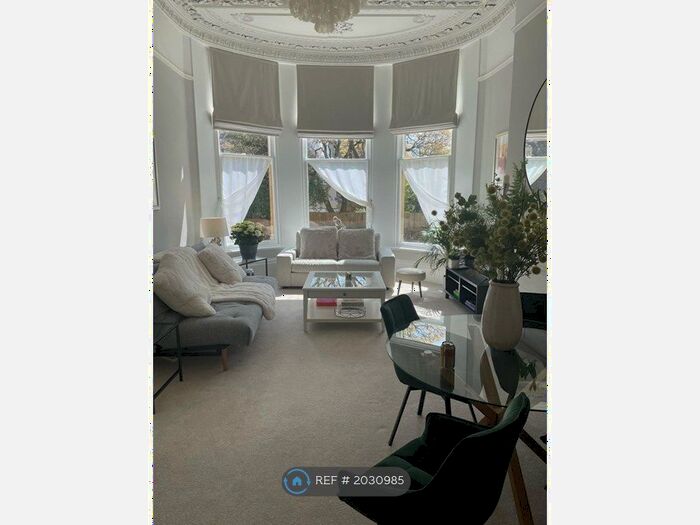 2 Bedroom Flat To Rent In Royal Park, Bristol, BS8